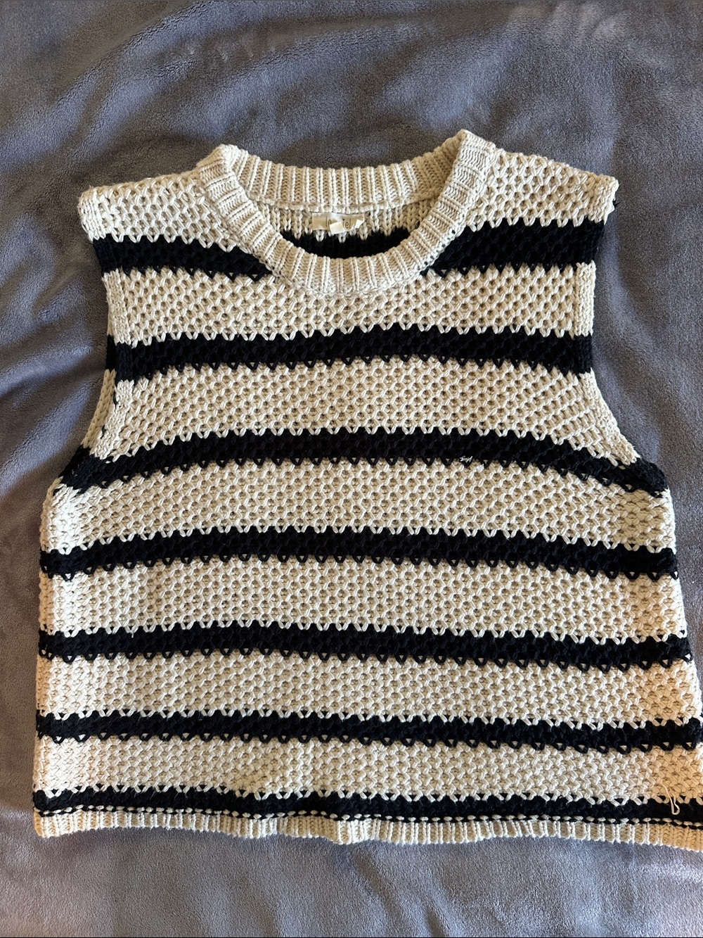 Love Miel Women’s Black & Cream Striped Open Knit Sweater Vest Size Medium